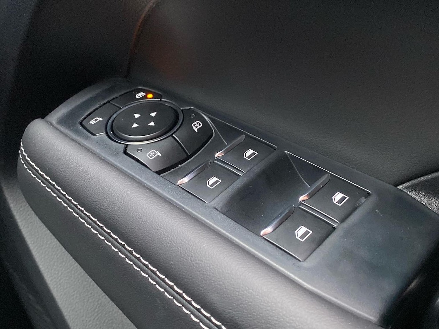 Used Volkswagen Amarok 2024 for sale - 75481890: Photo 33