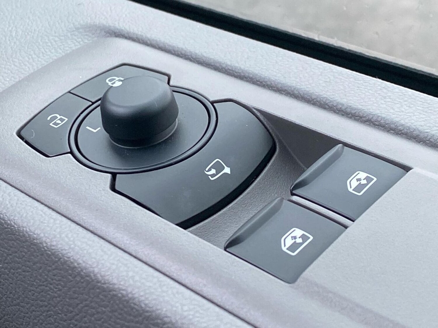 Used Volkswagen Transporter 2025 for sale - 77487860: Photo 36