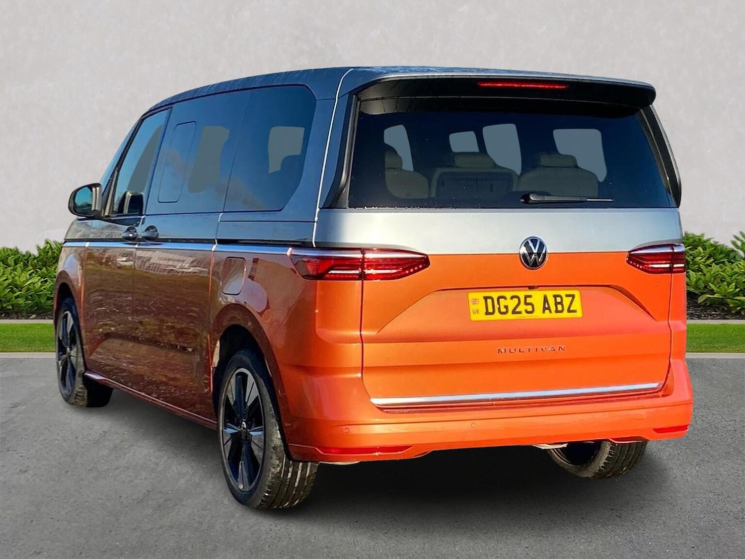 Used Volkswagen Multivan 2025 for sale - 76785256: Photo 2