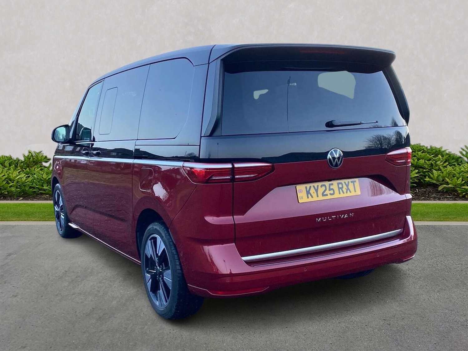 Used Volkswagen Multivan 2025 for sale - 76885049: Photo 2