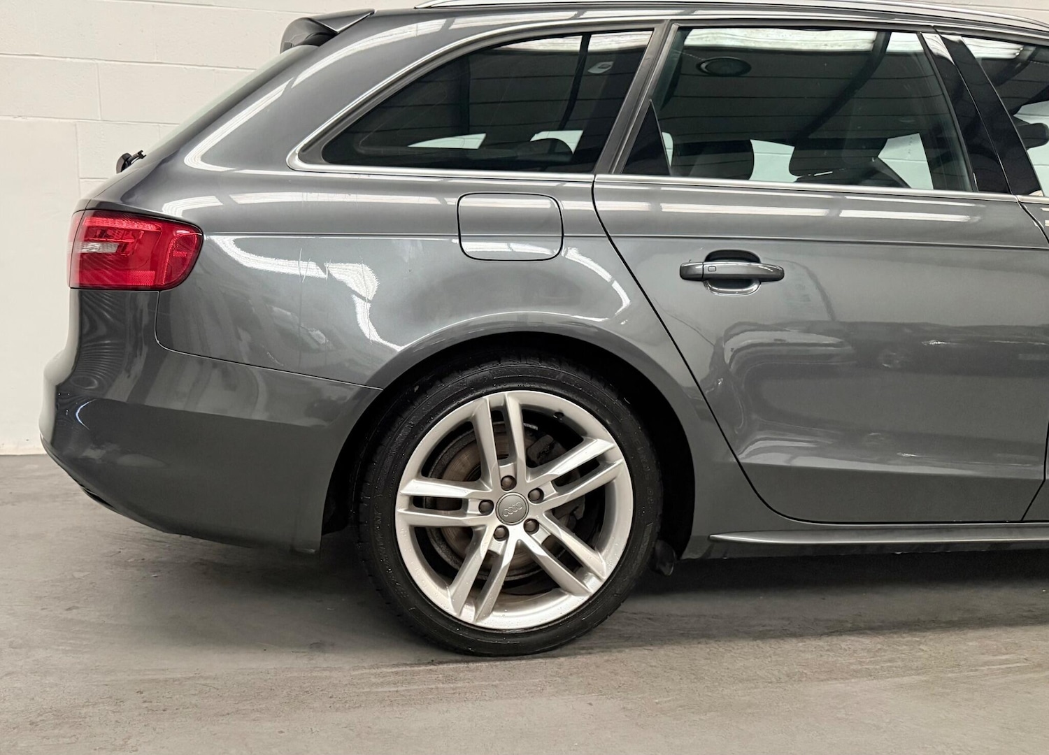 Used Audi A4 Avant 2014 for sale - 76284385: Photo 13