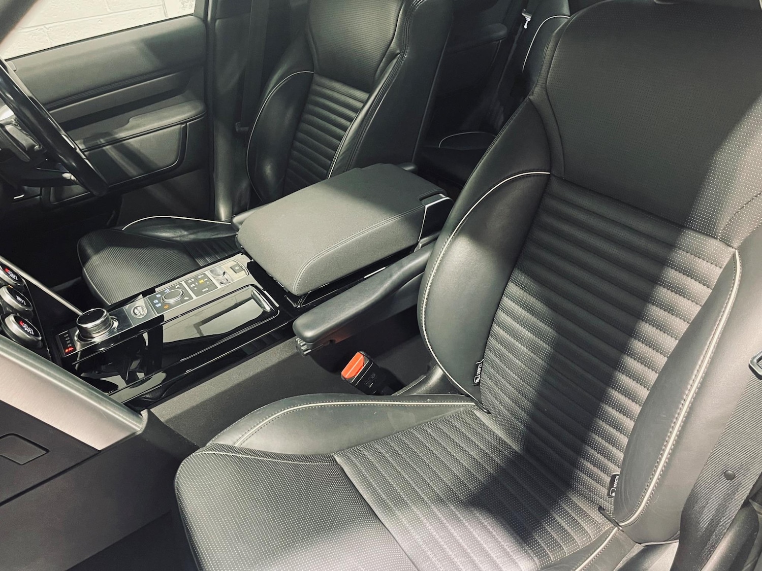 Used Land Rover Discovery 2018 for sale - 76457726: Photo 15