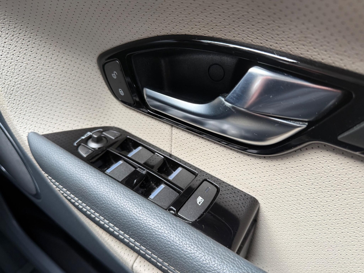 Used Land Rover Range Rover Evoque 2011 for sale - 77039881: Photo 31