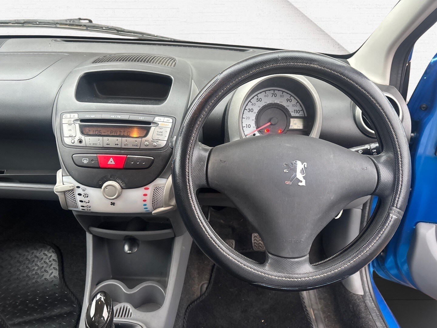 Peugeot 107 2010 - 1.0 12V Urban 5-Door - Image 10