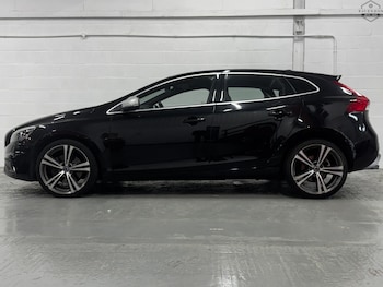 Used Volvo V40 2015 for sale - 79575428: Photo
