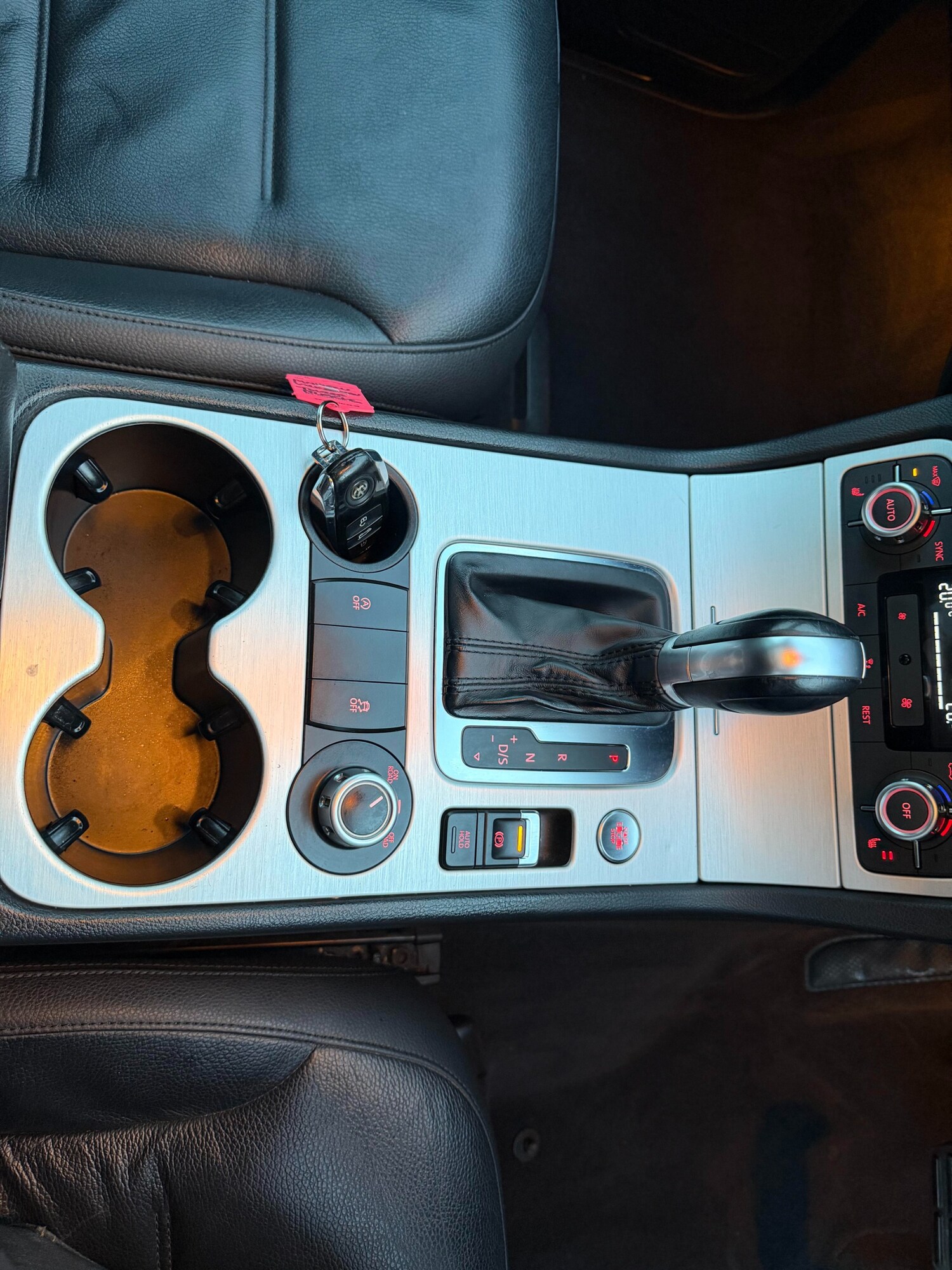 Used Volkswagen Touareg 2014 for sale - 77370532: Photo 28