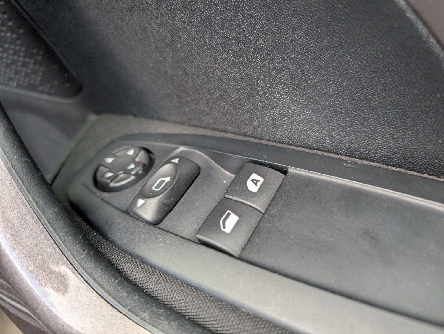 Used Peugeot 2008 2015 for sale - 78139944: Photo 27