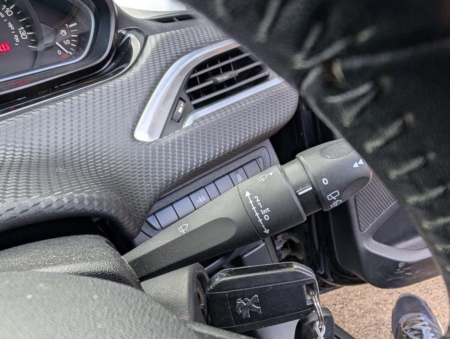 Used Peugeot 2008 2015 for sale - 78139944: Photo 31