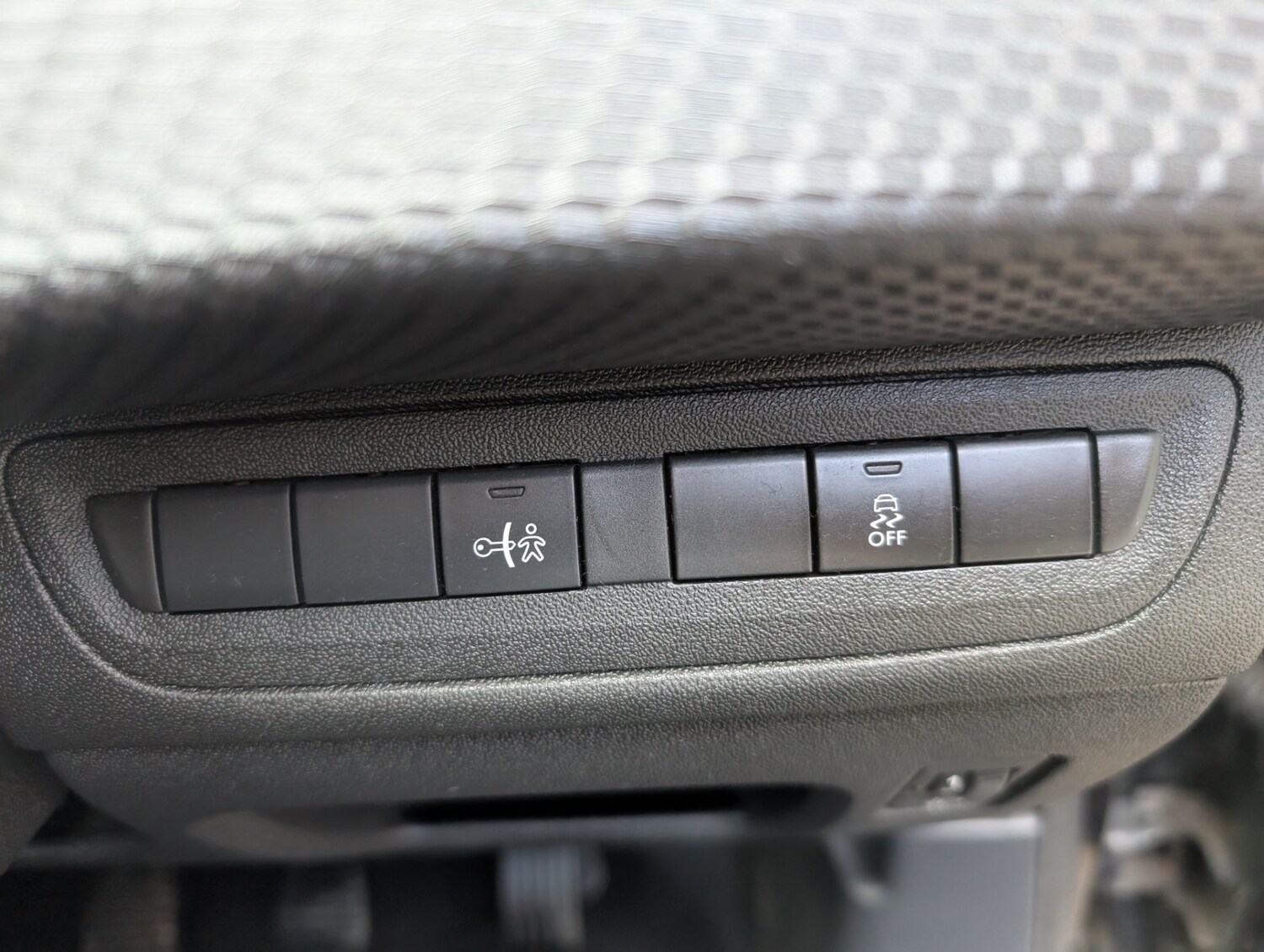 Used Peugeot 2008 2015 for sale - 78139944: Photo 34