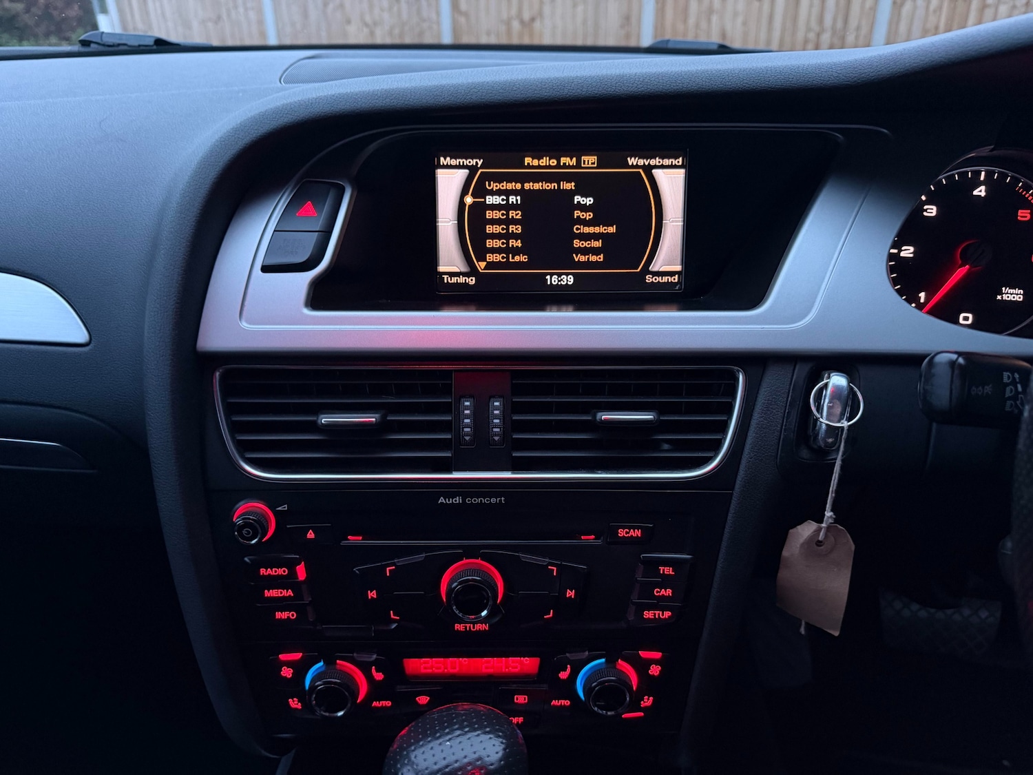 Used Audi A4 2011 for sale - 77370748: Photo 22