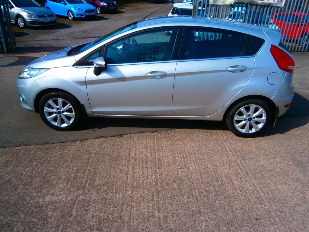 Used Ford Fiesta 2010 for sale - 77965544: Photo 2