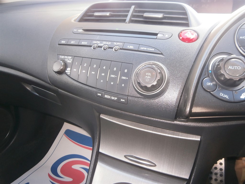 Used Honda Civic 2010 for sale - 76027889: Photo 20