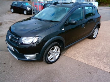 Used Dacia Sandero Stepway 2016 for sale - 79816237: Photo