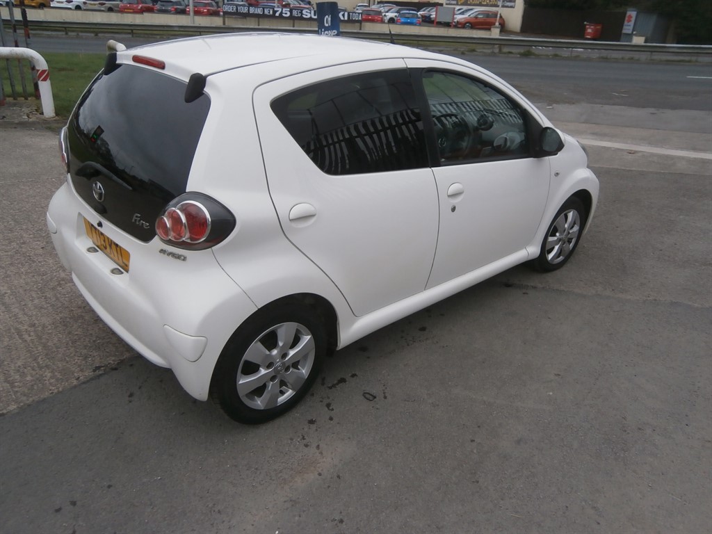 Used Toyota AYGO 2013 for sale - 76240985: Photo 4