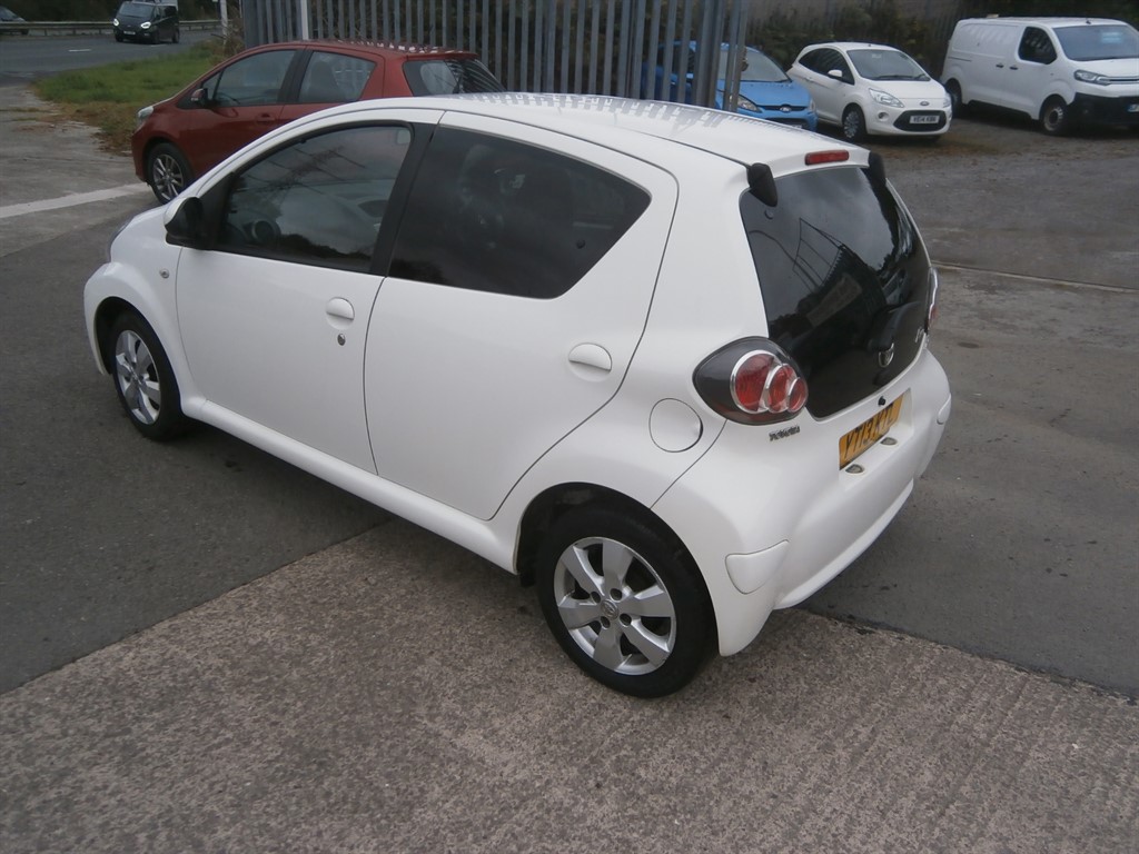 Used Toyota AYGO 2013 for sale - 76240985: Photo 6