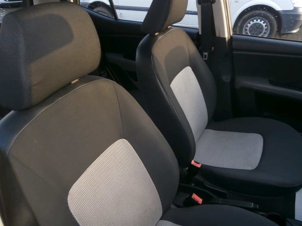 Used Hyundai i10 2010 for sale - 76933387: Photo 12