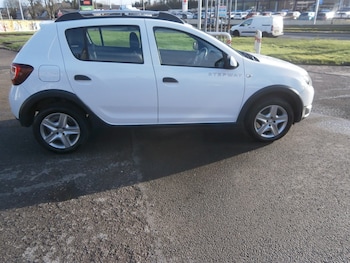 Used Dacia Sandero Stepway 2015 for sale - 76960379: Photo