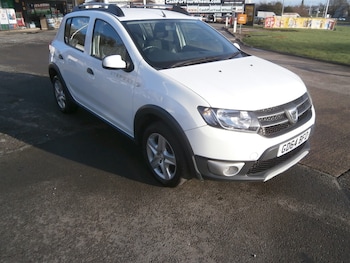 Used Dacia Sandero Stepway 2015 for sale - 76960379: Photo