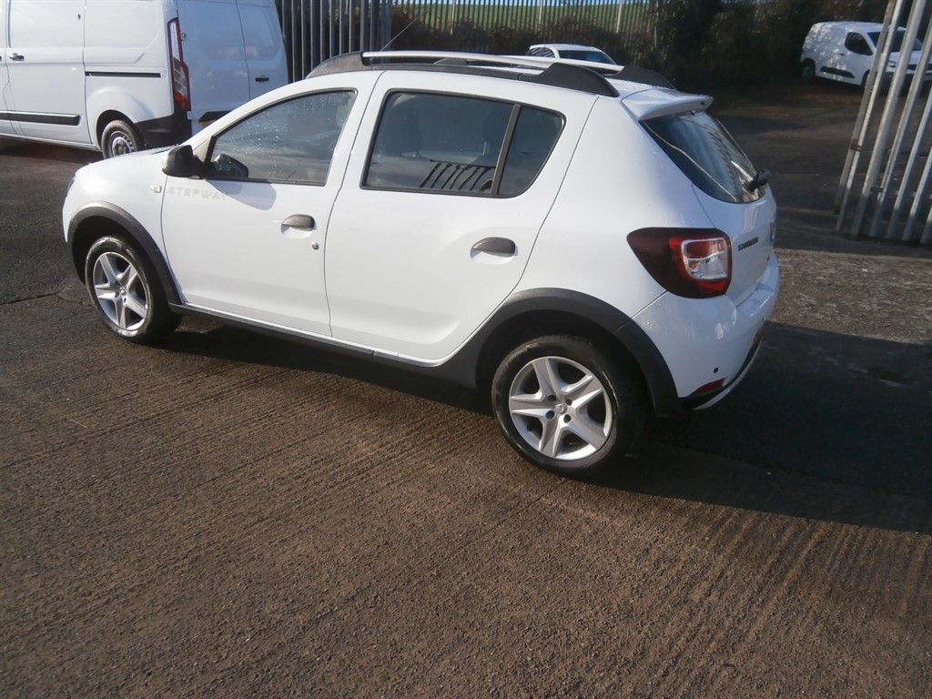 Used Dacia Sandero Stepway 2015 for sale - 76960379: Photo 6