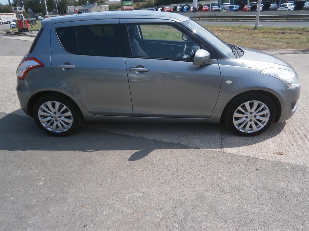 Used Suzuki Swift 2012 for sale - 76532335: Photo 2
