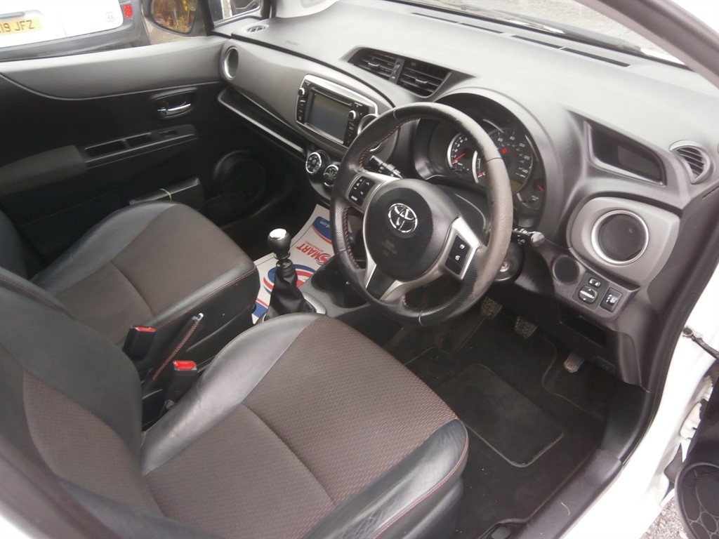 Used Toyota Yaris 2013 for sale - 76184136: Photo 11