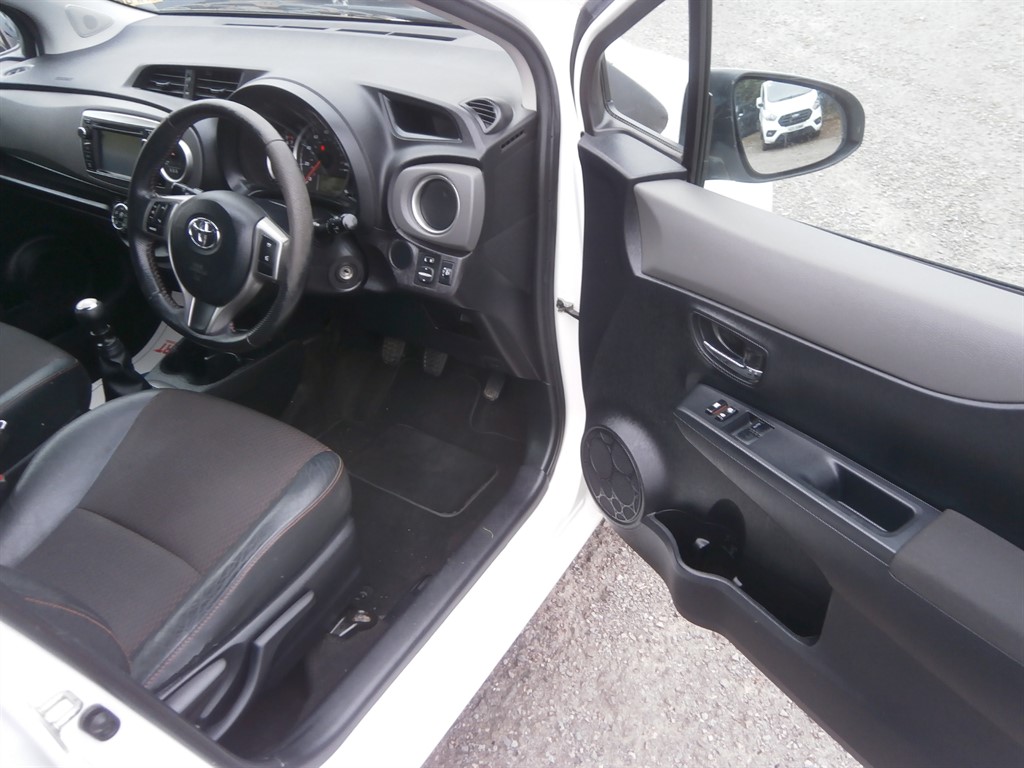 Used Toyota Yaris 2013 for sale - 76184136: Photo 12