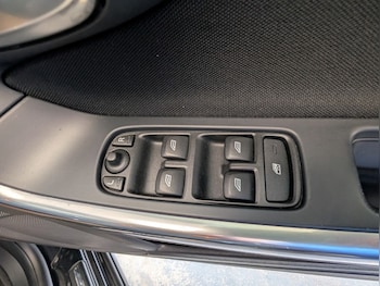 Used Volvo V60 2011 for sale - 78829228: Photo