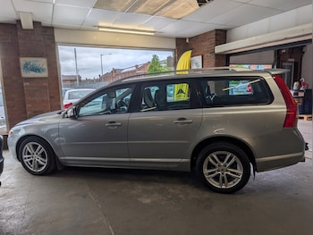Used Volvo V70 2011 for sale - 78920188: Photo
