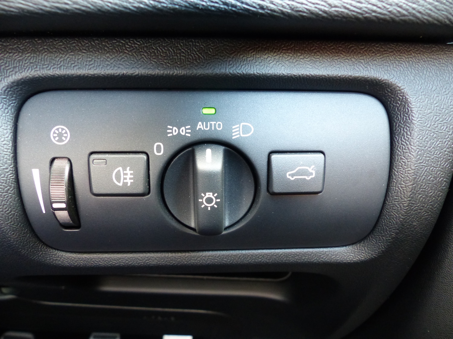 Used Volvo V40 2019 for sale - 76143903: Photo 17