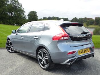 Used Volvo V40 2019 for sale - 76143903: Photo 2