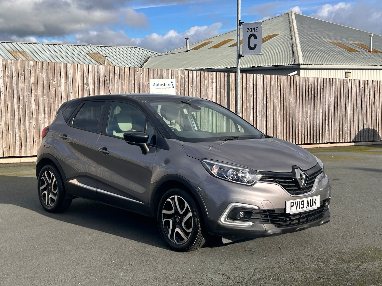 Used Renault Captur 2019 for sale - 76077435: Photo 2