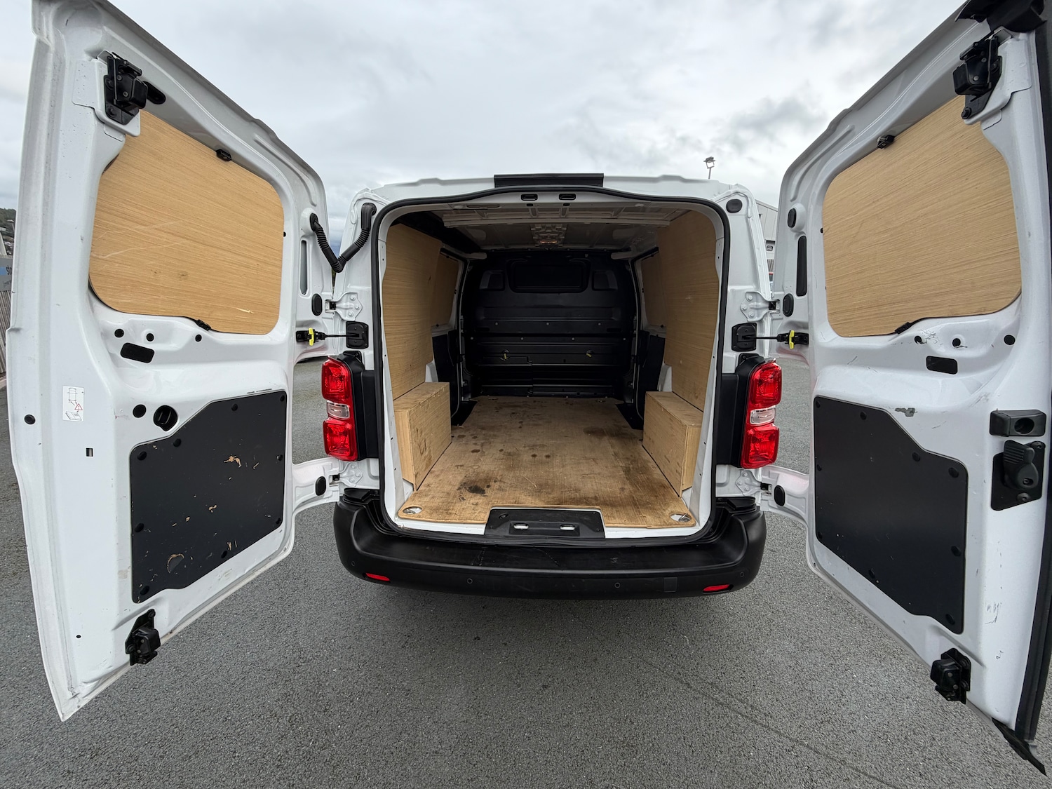 Used Peugeot Expert 2023 for sale - 76205376: Photo 10