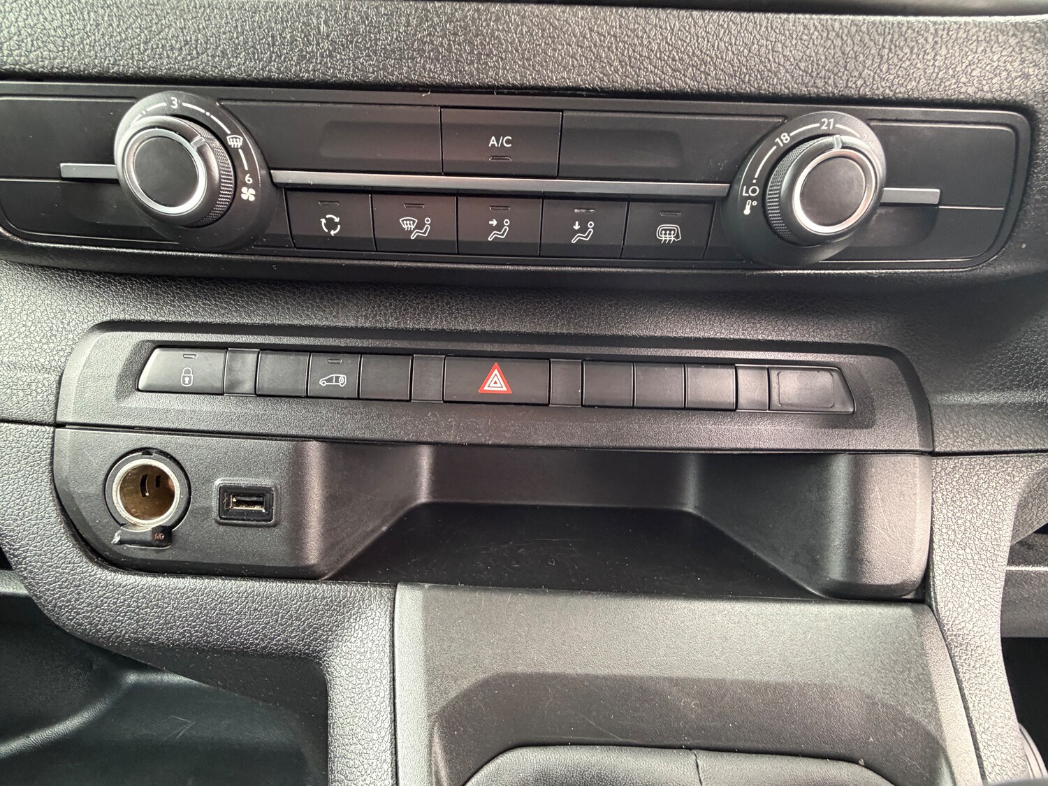 Used Peugeot Expert 2023 for sale - 76205376: Photo 30