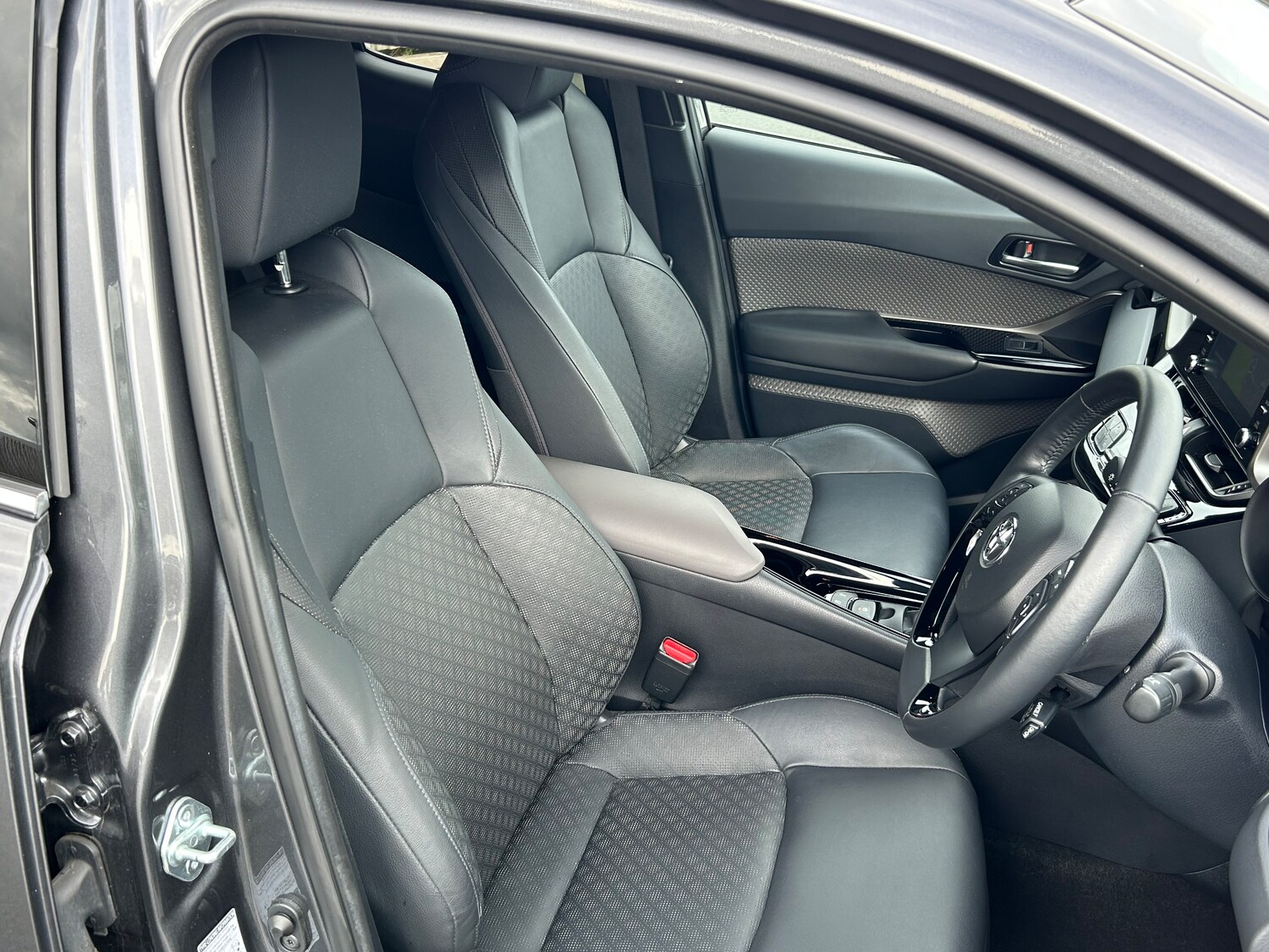 Used Toyota C-HR 2020 for sale - 75603979: Photo 24