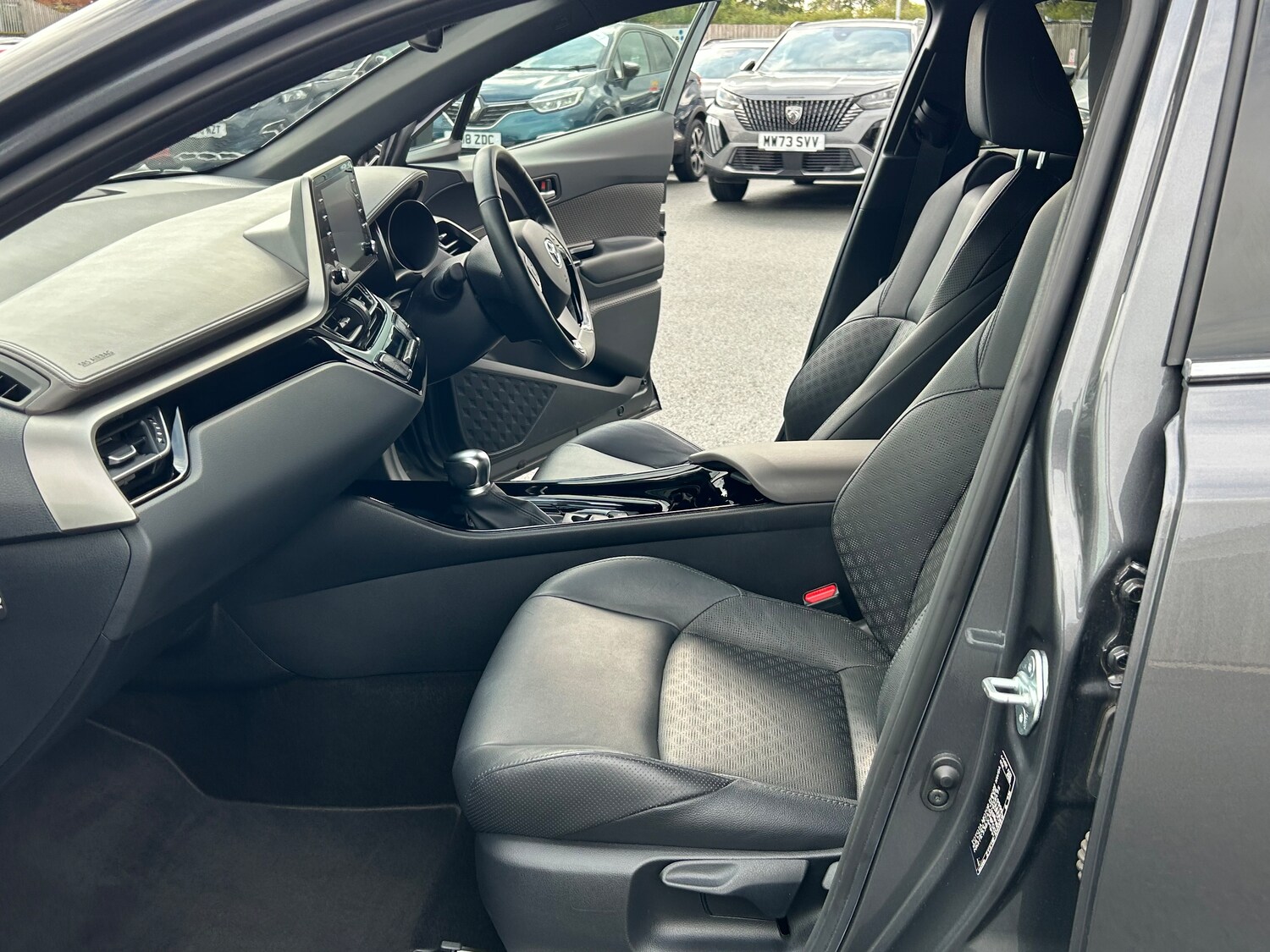 Used Toyota C-HR 2020 for sale - 75603979: Photo 32