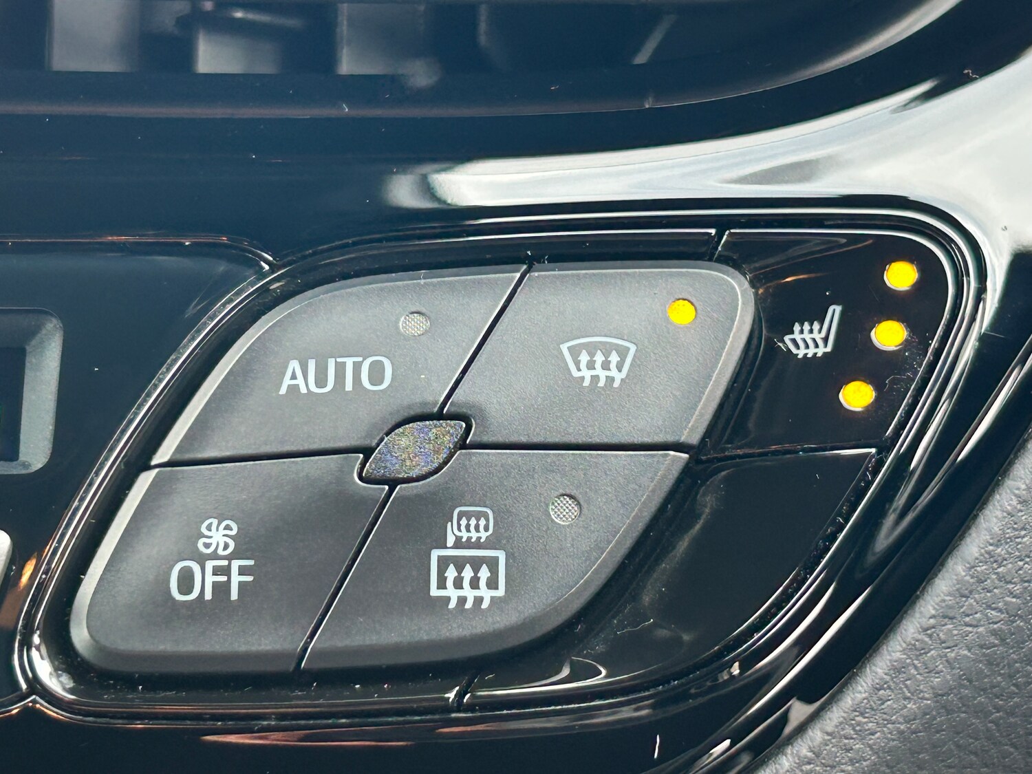 Used Toyota C-HR 2020 for sale - 75603979: Photo 40