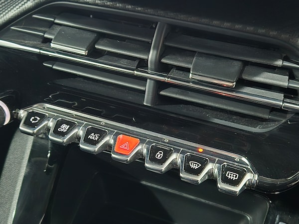 Used Peugeot 2008 2021 for sale - 74290871: Photo 15
