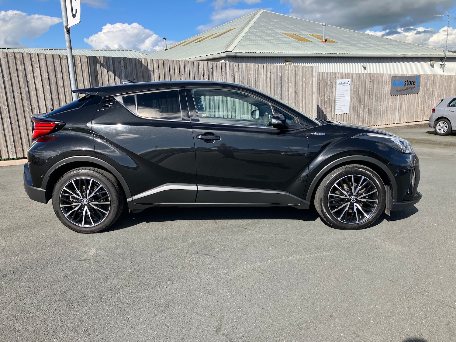 Used Toyota C-HR 2020 for sale - 75440759: Photo 3