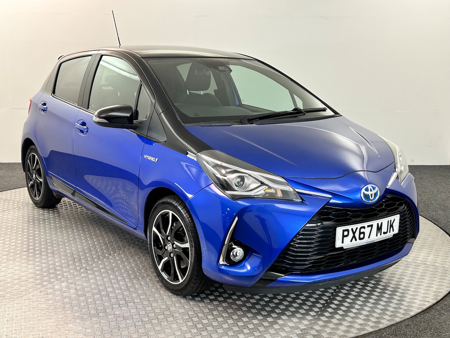 Used Toyota Yaris 2017 for sale - 76158165: Photo 1