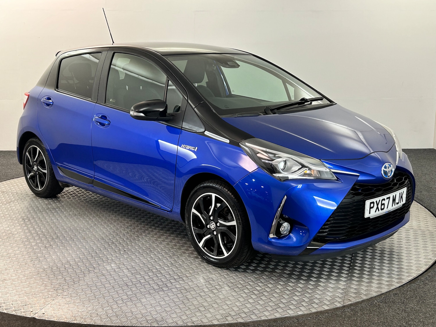 Used Toyota Yaris 2017 for sale - 76158165: Photo 2