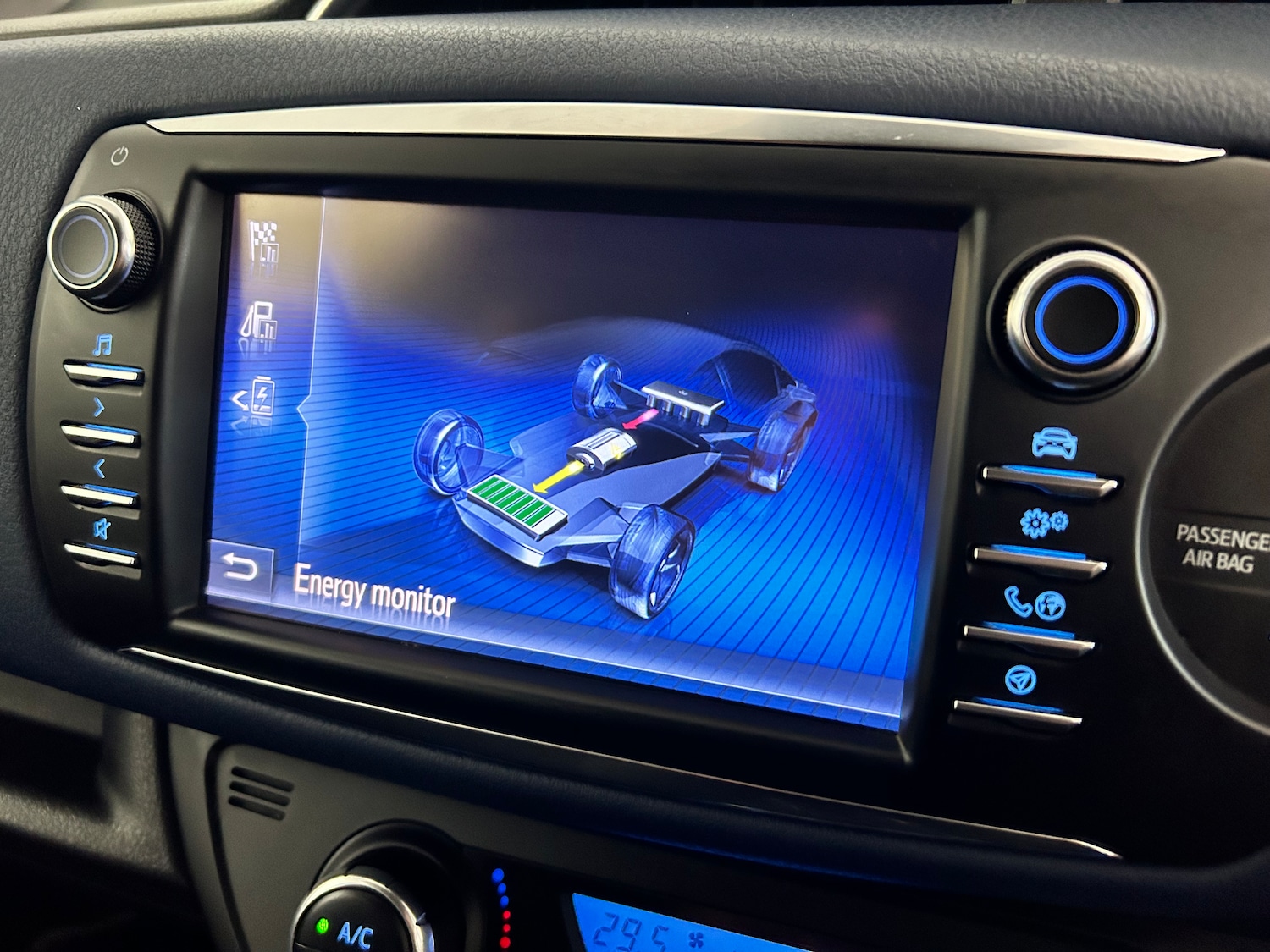 Used Toyota Yaris 2017 for sale - 76158165: Photo 31