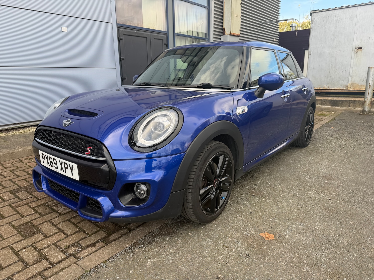 Used MINI Hatch 2019 for sale - 76391043: Photo 1