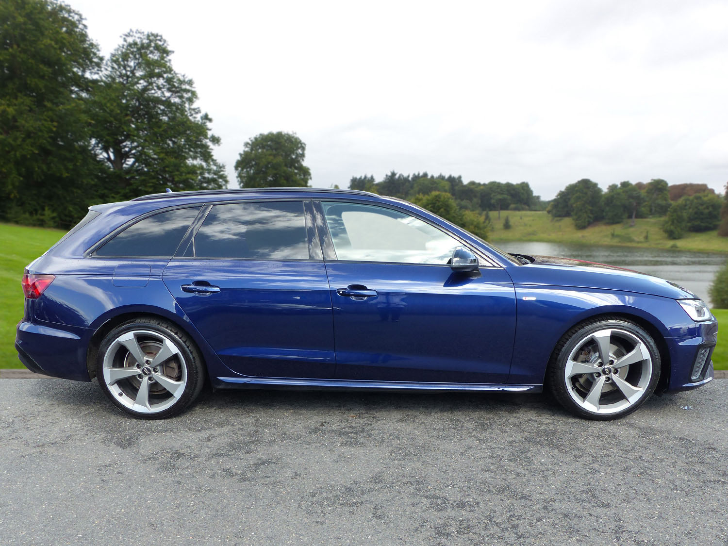 Used Audi A4 2020 for sale - 76353315: Photo 2