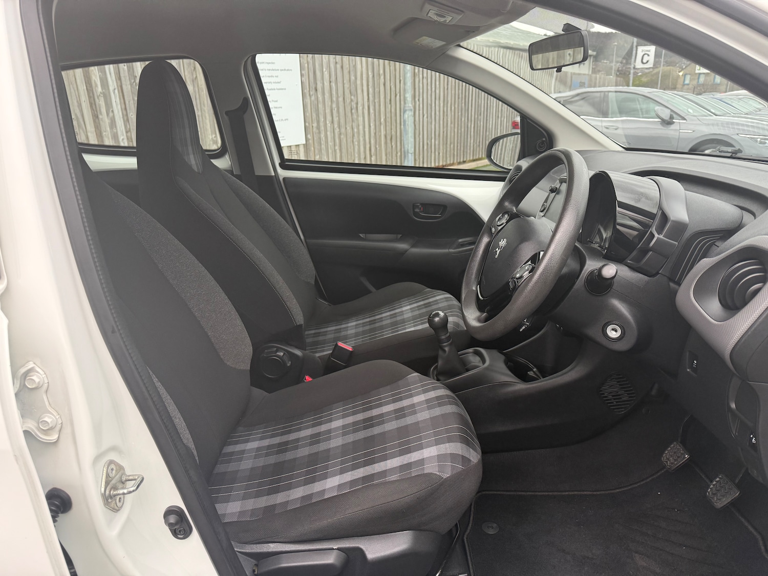 Used Peugeot 108 2018 for sale - 76610974: Photo 14