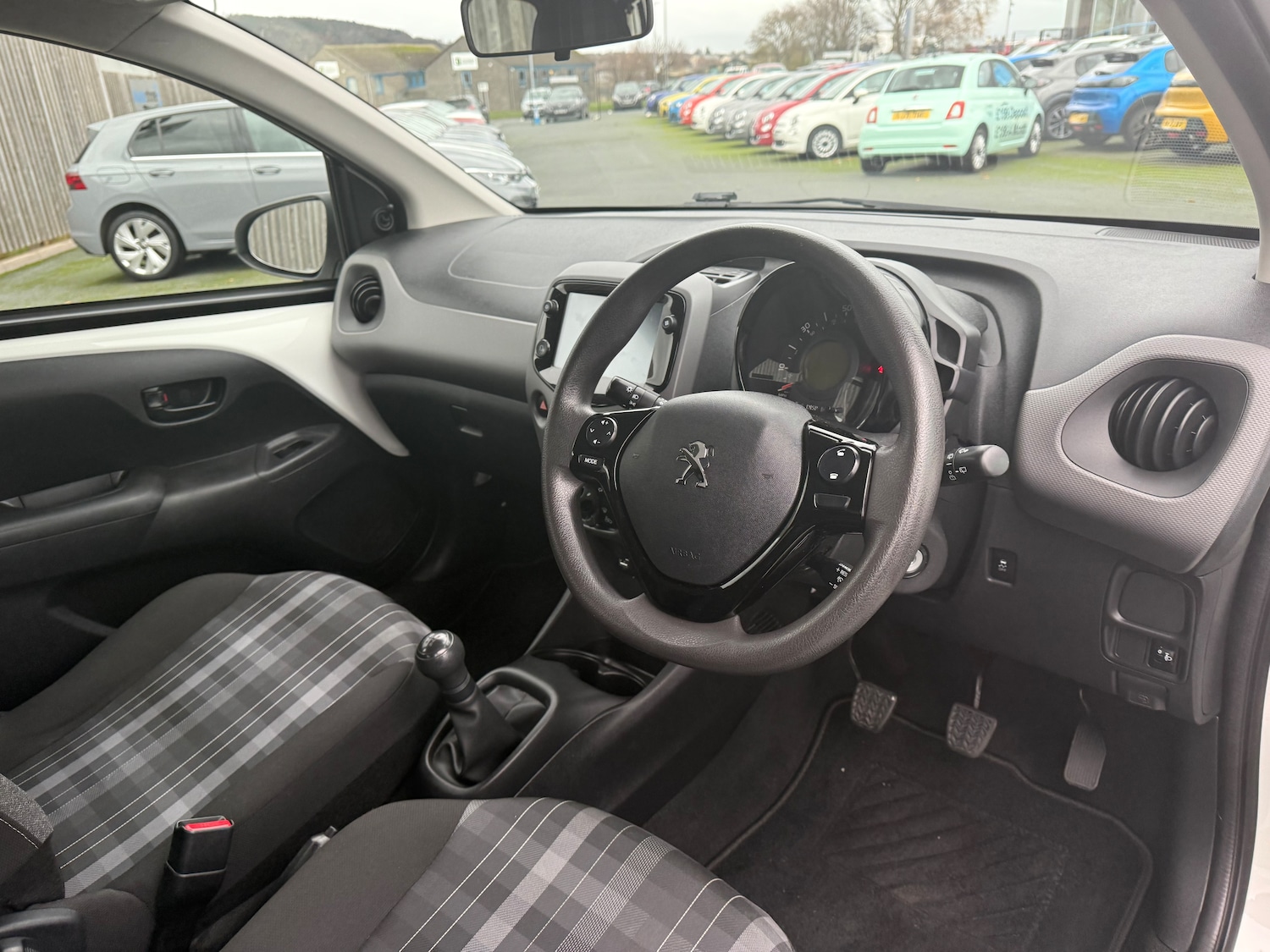 Used Peugeot 108 2018 for sale - 76610974: Photo 15