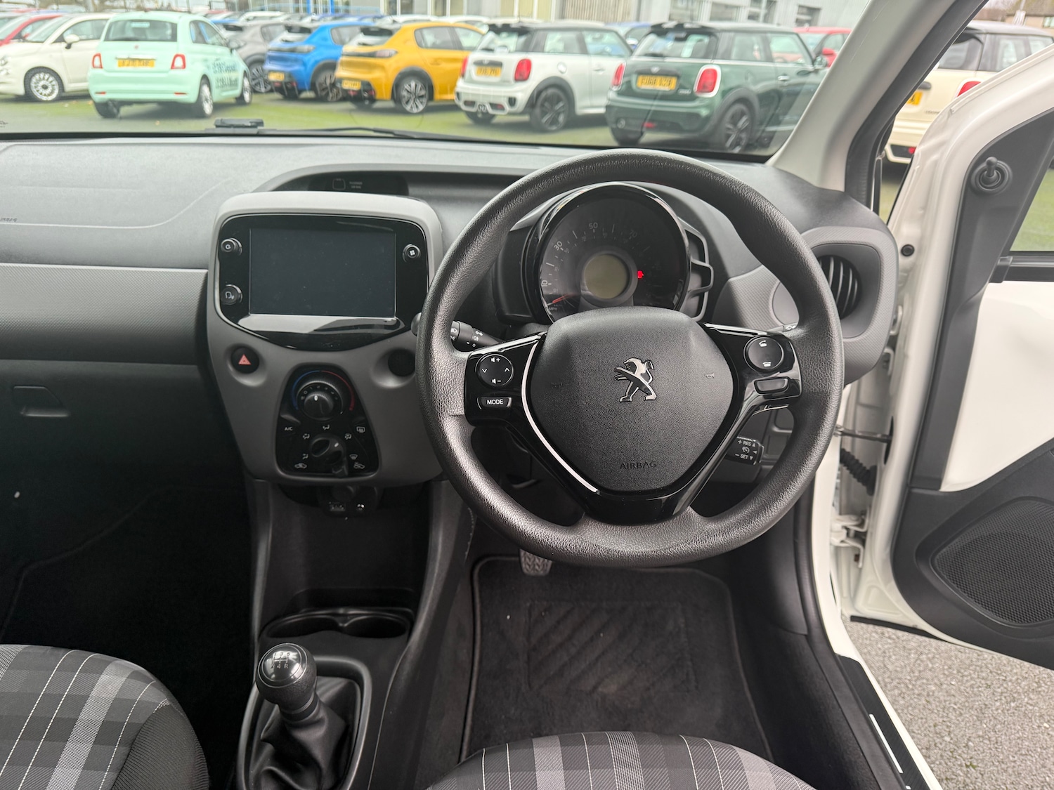 Used Peugeot 108 2018 for sale - 76610974: Photo 16