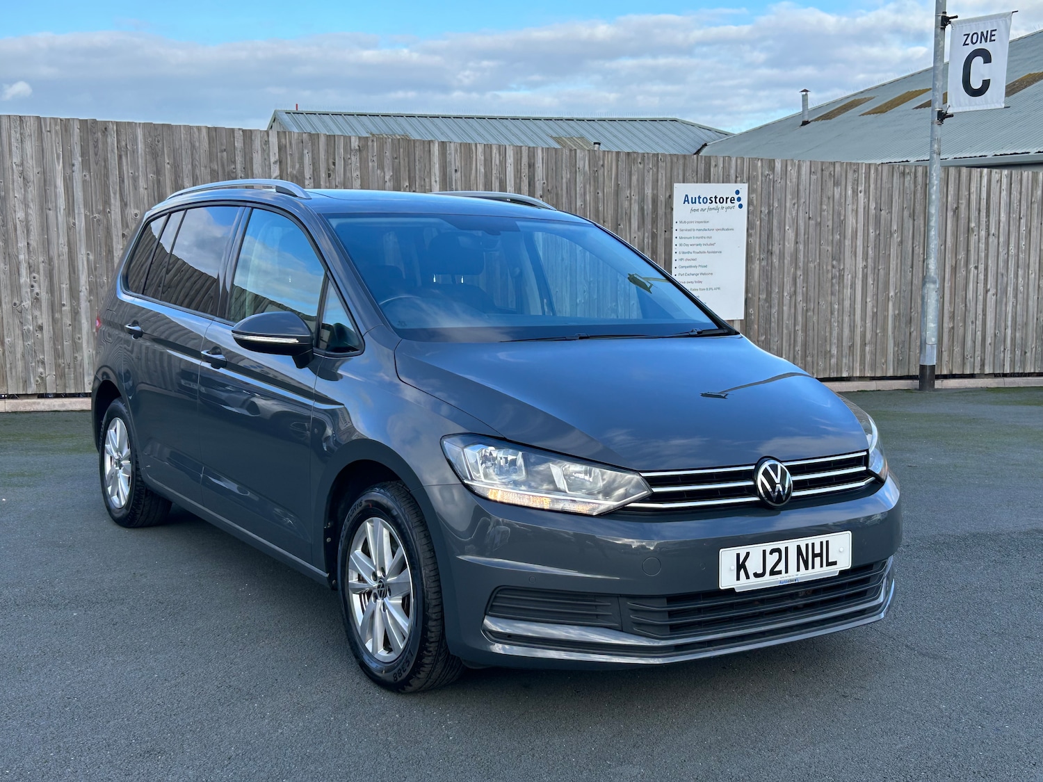 Used Volkswagen Touran 2021 for sale - 76245885: Photo 1