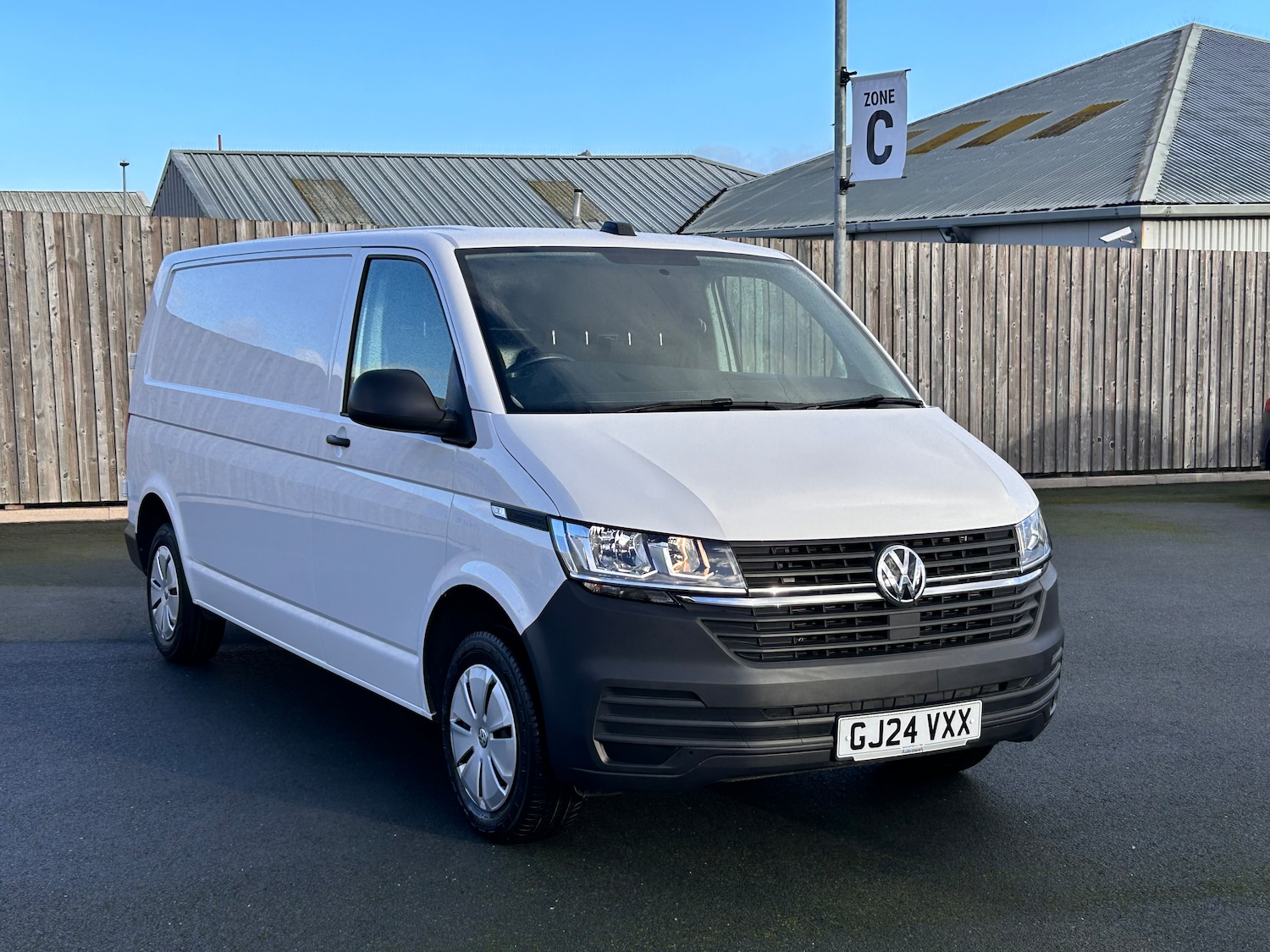 Used Volkswagen Transporter 2024 for sale - 76395452: Photo 1