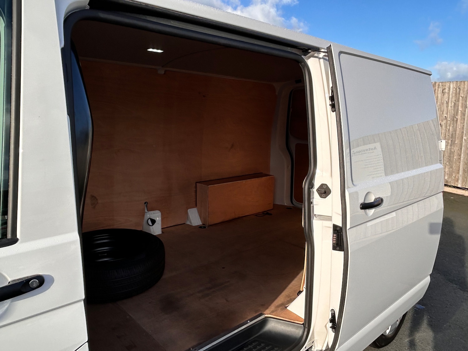 Used Volkswagen Transporter 2024 for sale - 76395452: Photo 12