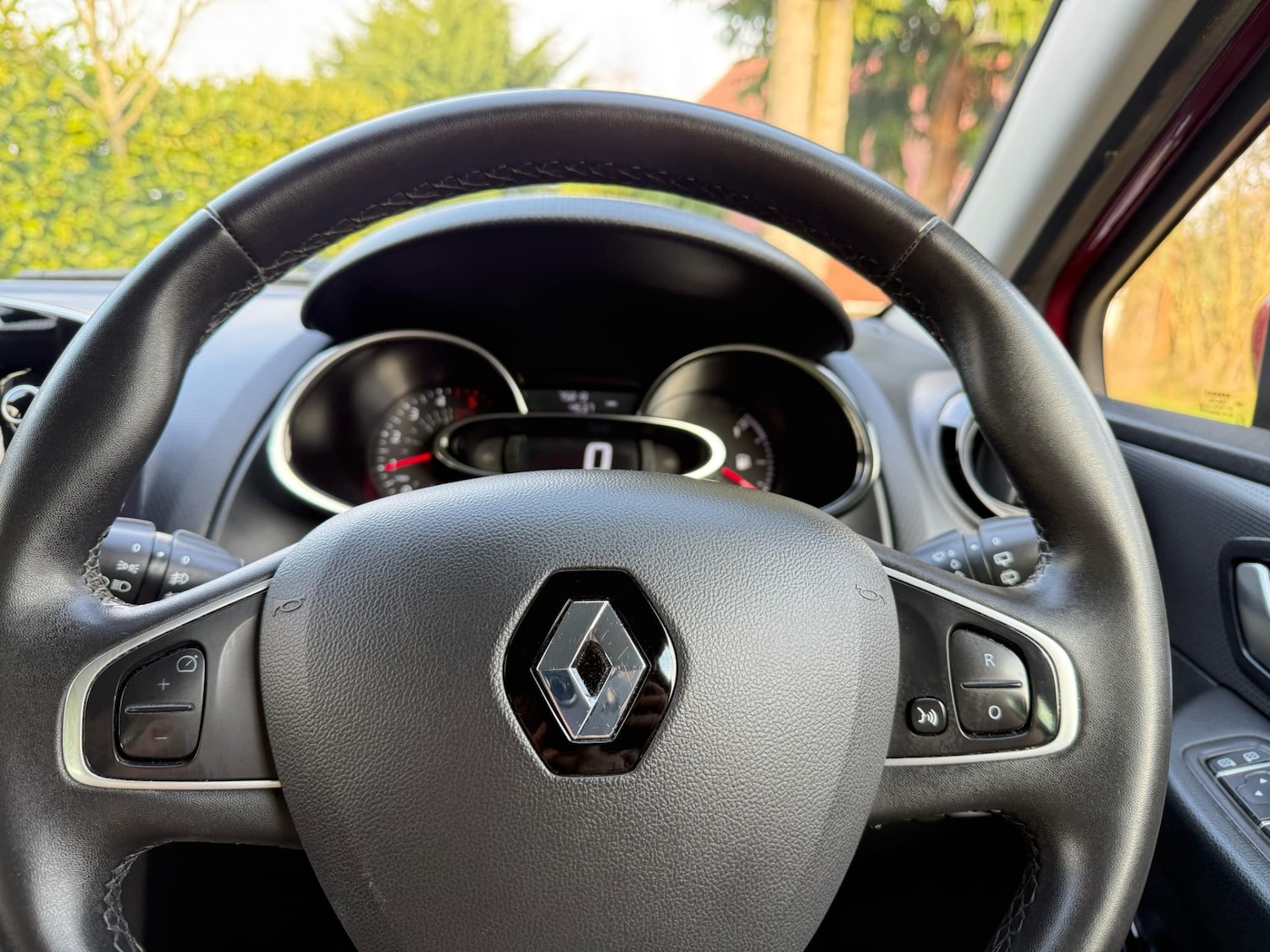 Used Renault Clio 2019 for sale - 76143308: Photo 16